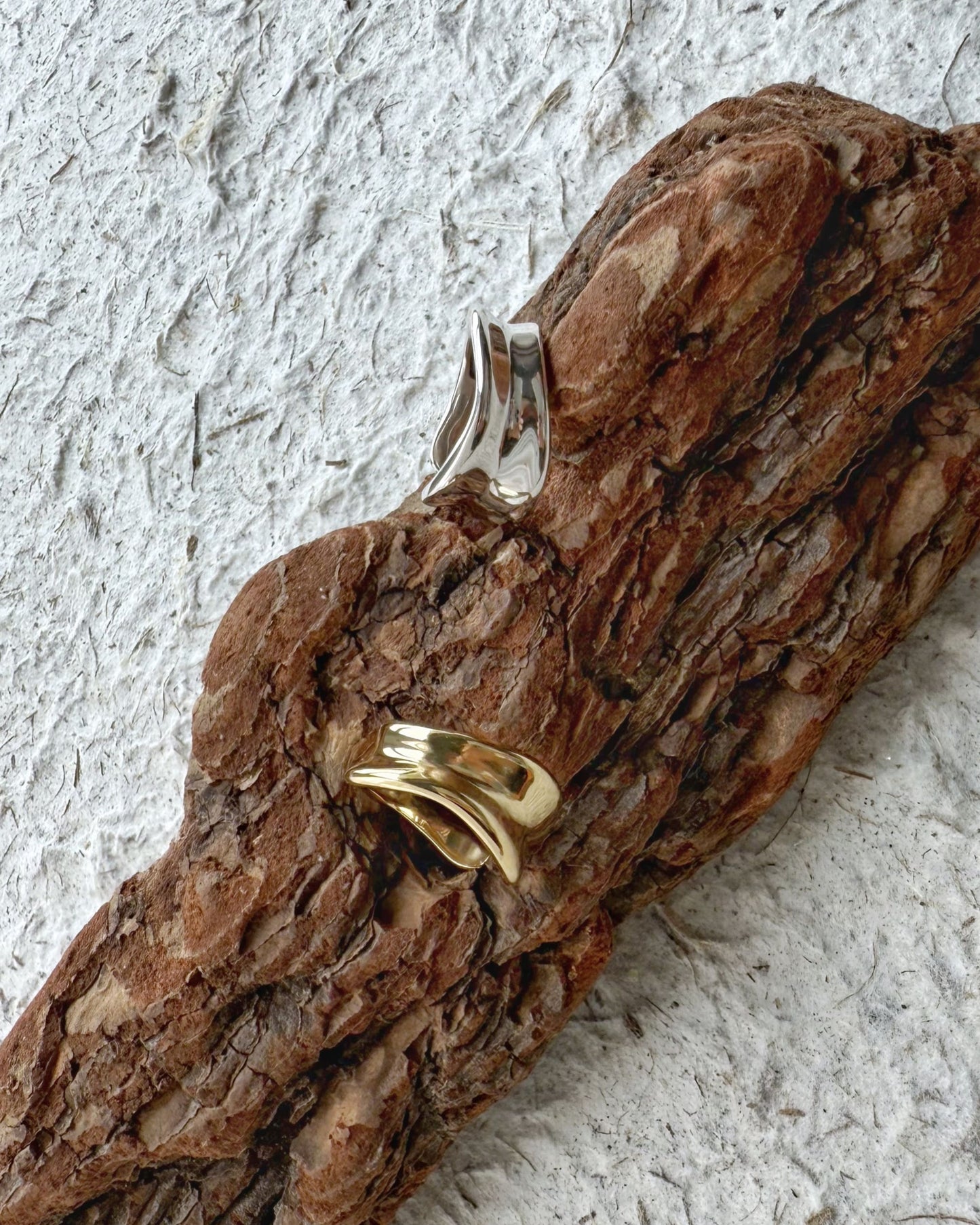 Adjustable modern ring in sterling silver and gold