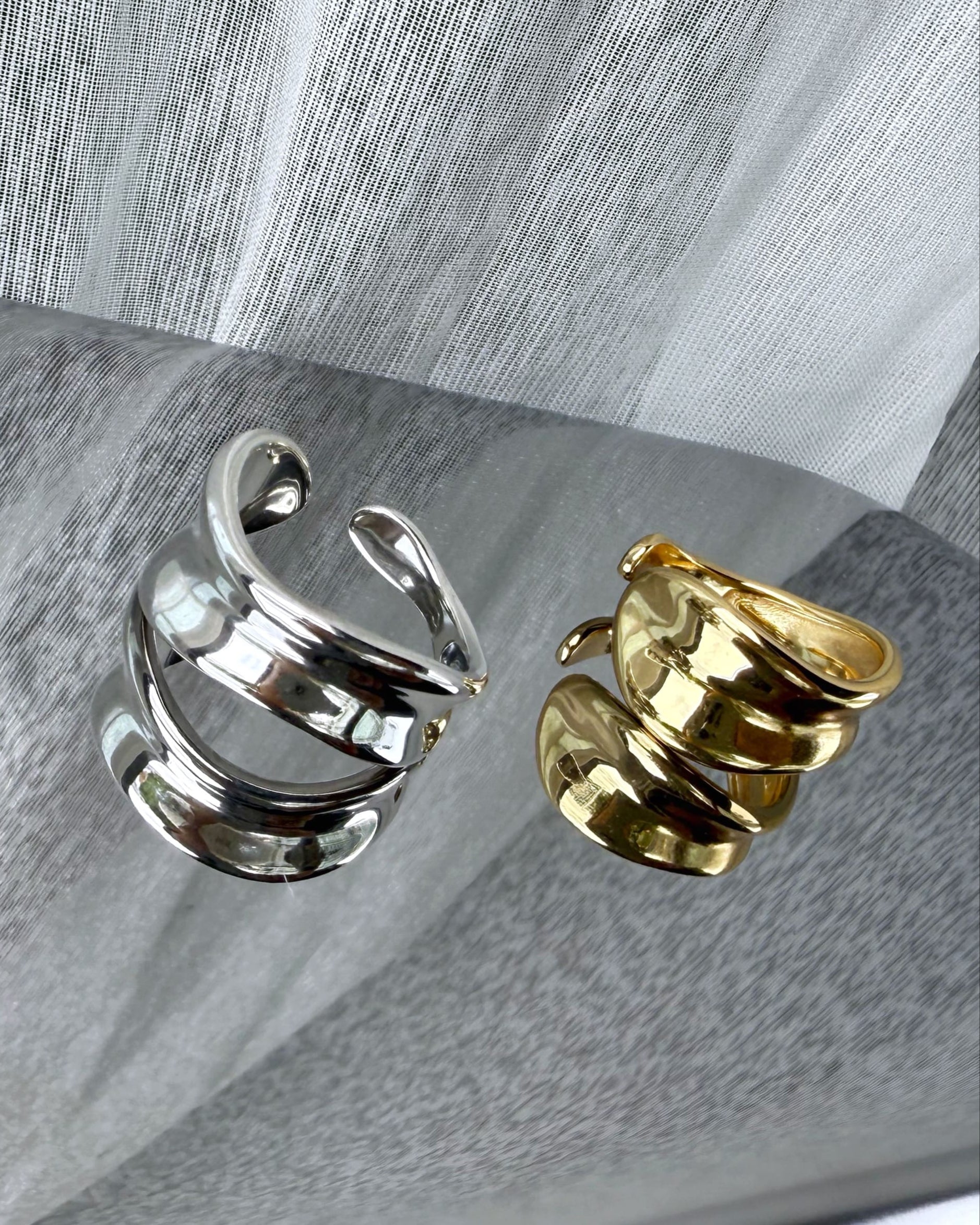 Mirror-polished asymmetric statement ring