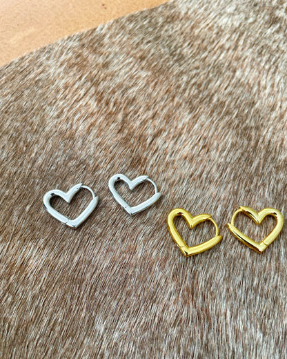 Gold and silver heart-shaped hoop earrings with geometric design – Refla